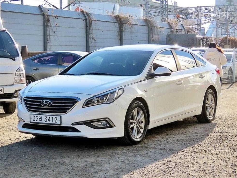 Hyundai Sonata LF 2.0 Style Standard - Image 1