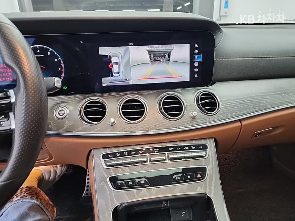 Mercedes-Benz E-Class (W213)E350 4MATIC AMG Line - 10