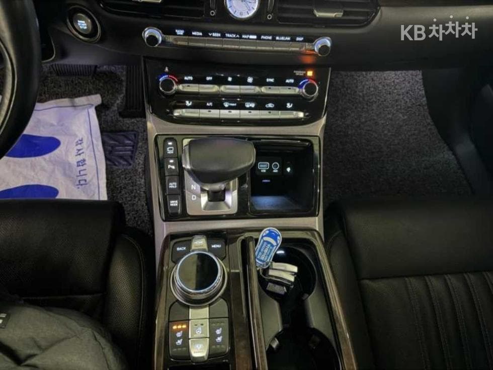 Дженезис EQ9003.8 GDI AWD Лукс - 17