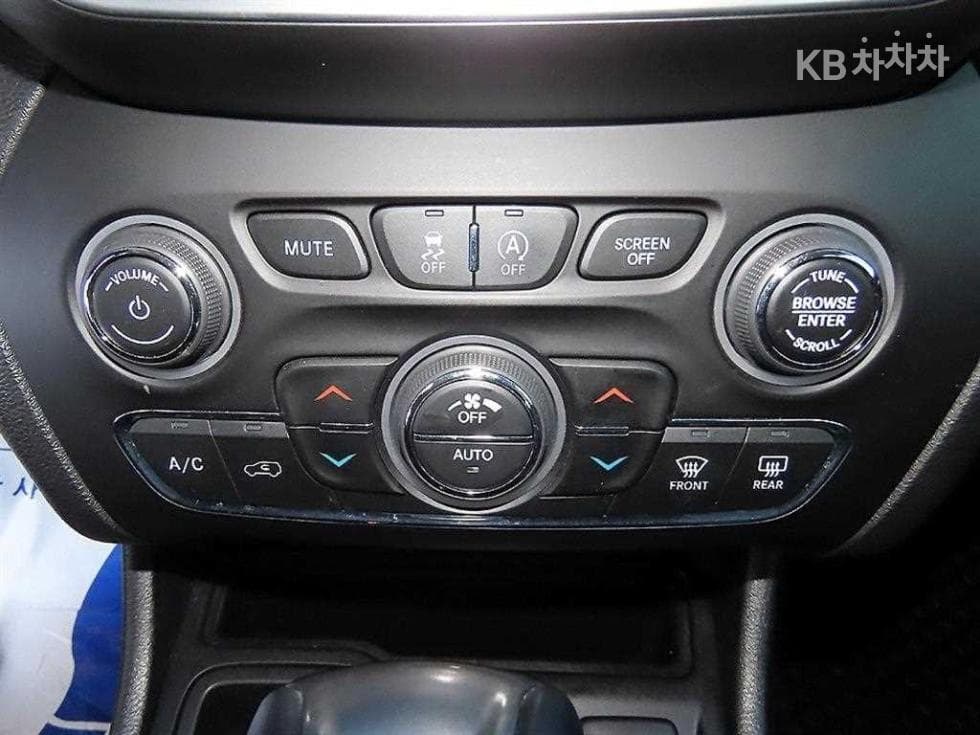 지프 체로키(KL)2.4 Бензин AWD Стандартен - 12