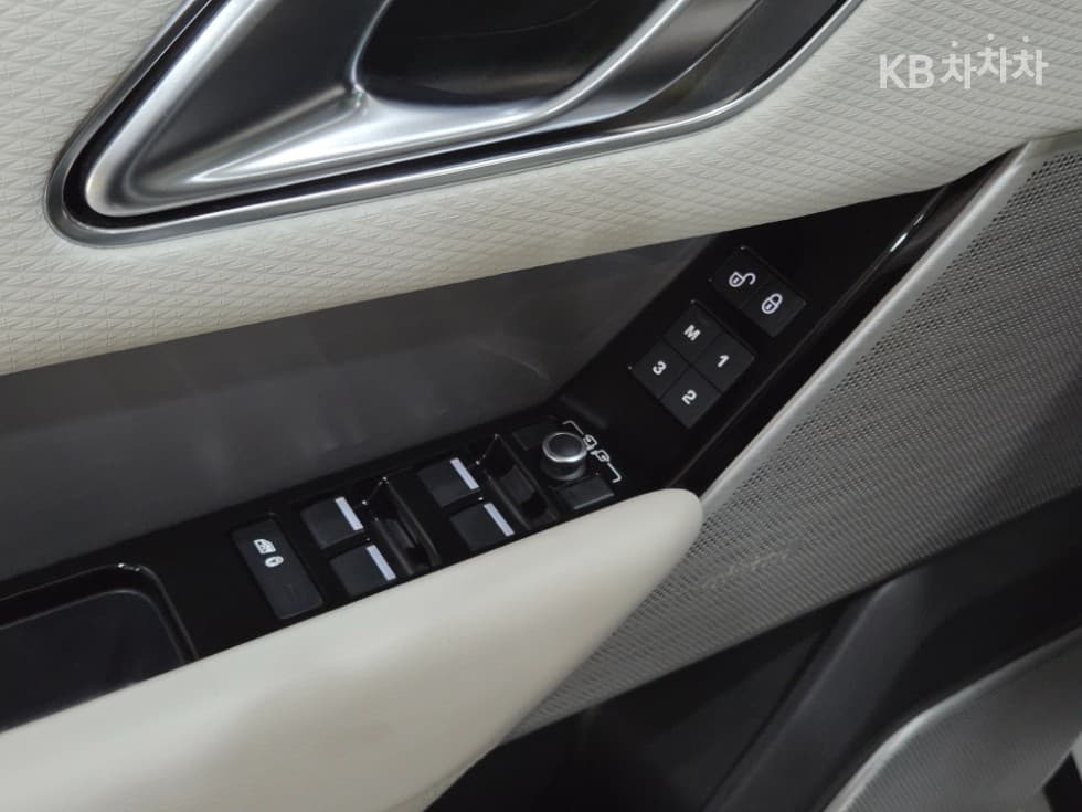 Land Rover Range Rover 벨라3.0 P380 R-Dynamic SE - 15
