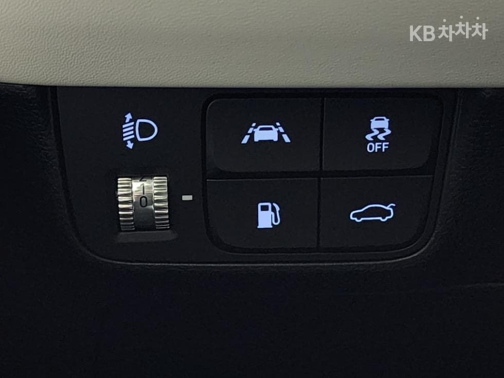 Хюндай The New (фейслифт) Grandeur (Azera) Хибрид2.4 Le Blanc - 15