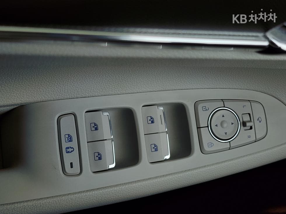 Хюндай The New (фейслифт) Grandeur (Azera) Хибрид2.4 Le Blanc - 16