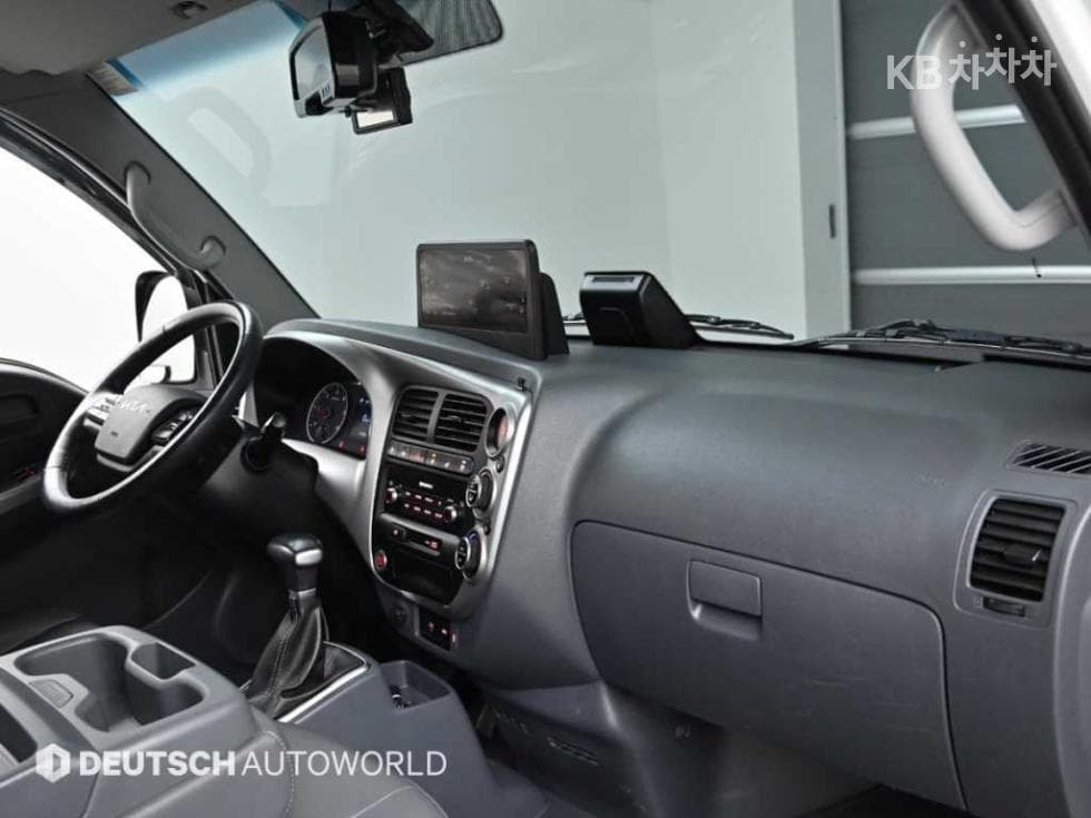 Kia The New (facelift) Bongo 3 (light truck)LPG Box Truck 1 Ton Standard King Cab Extra Long L - 9