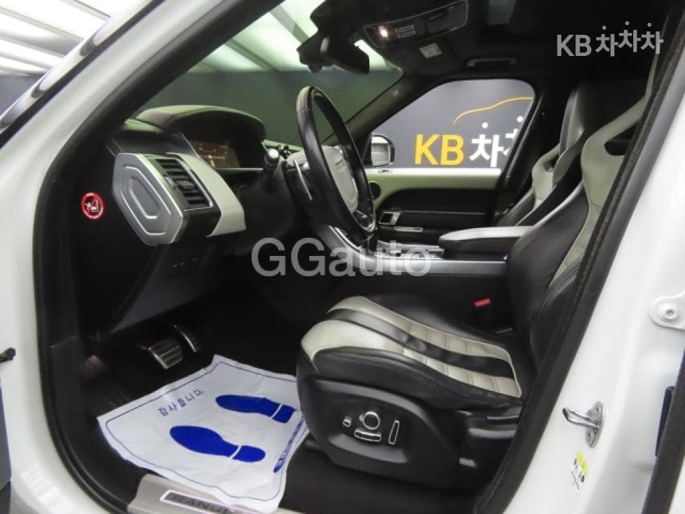 Land Rover New Range Rover Sport5.0 SVR - 4