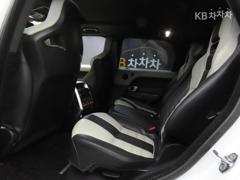 Land Rover New Range Rover Sport5.0 SVR - 5