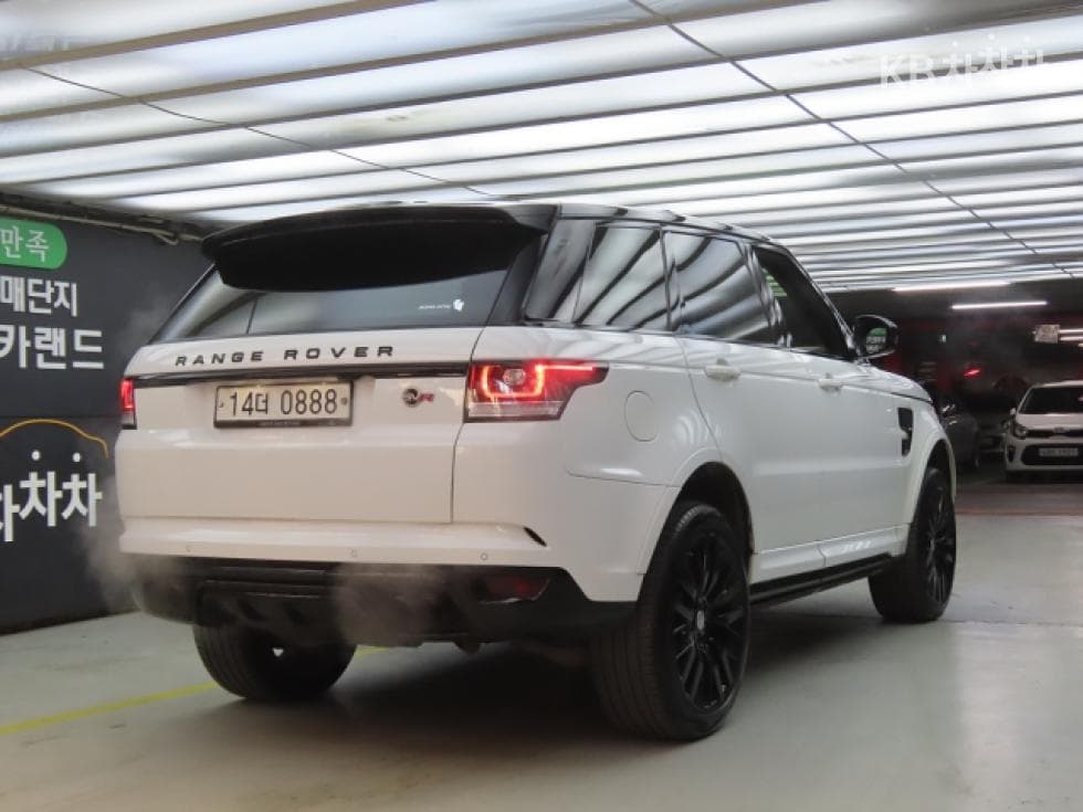 Land Rover New Range Rover Sport5.0 SVR - 6