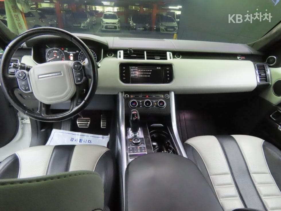 Land Rover New Range Rover Sport5.0 SVR - 7