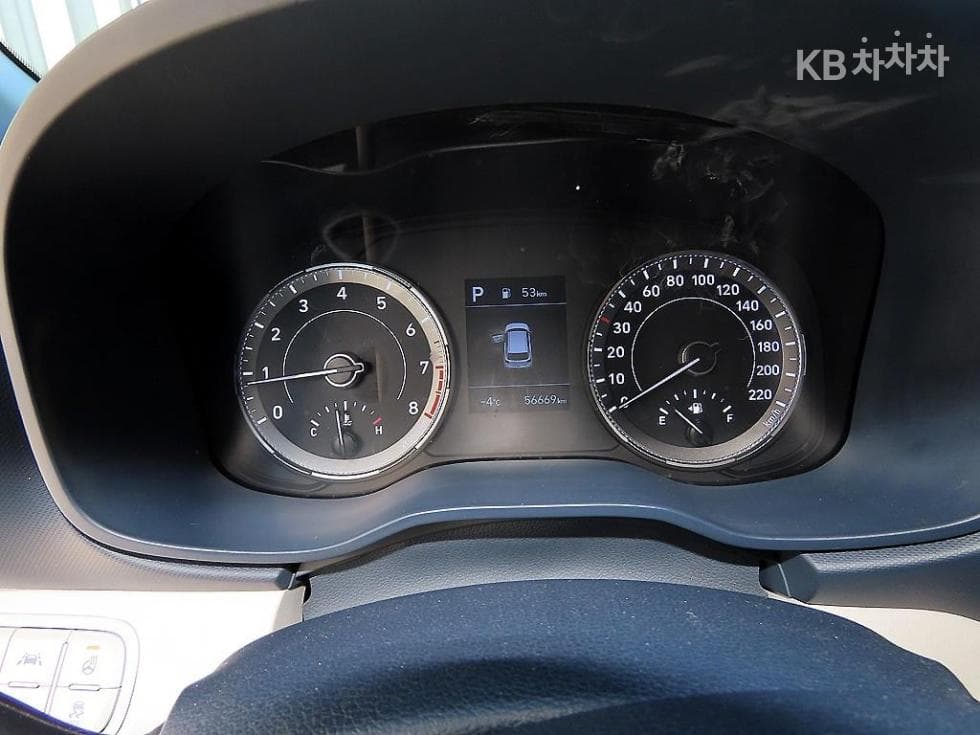 Хюндай ВениуБензин 1.6 Modern - 9