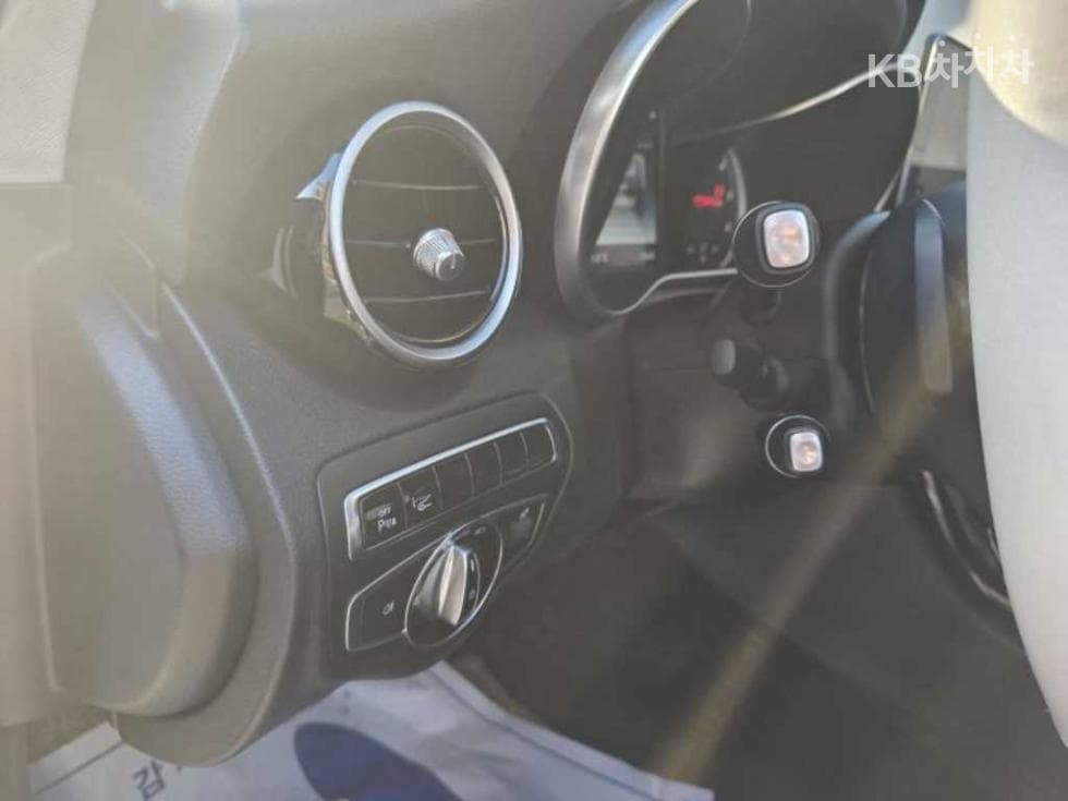 Mercedes-Benz The New (facelift) C-ClassC220d Avantgarde W205 - 11