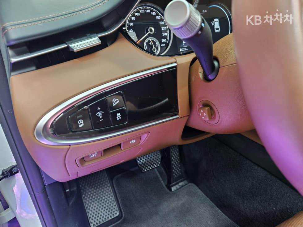 Дженезис GV70Бензин 2.5T 2WD - 13