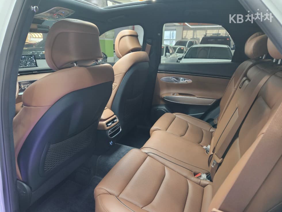 Дженезис GV70Бензин 2.5T 2WD - 17