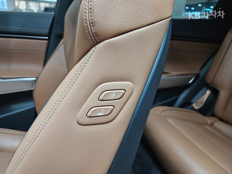 Дженезис GV70Бензин 2.5T 2WD - 23