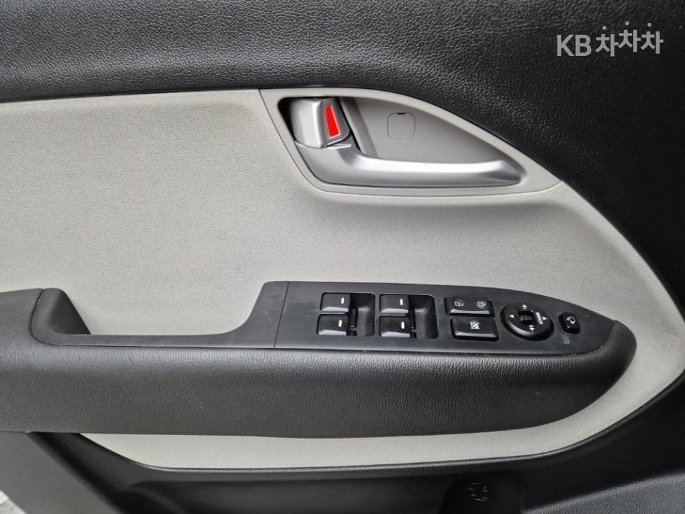 Киа The New (фейслифт) Рей (ван) Ван1.0 Бензин Ван 2-местен Стандартен - 15