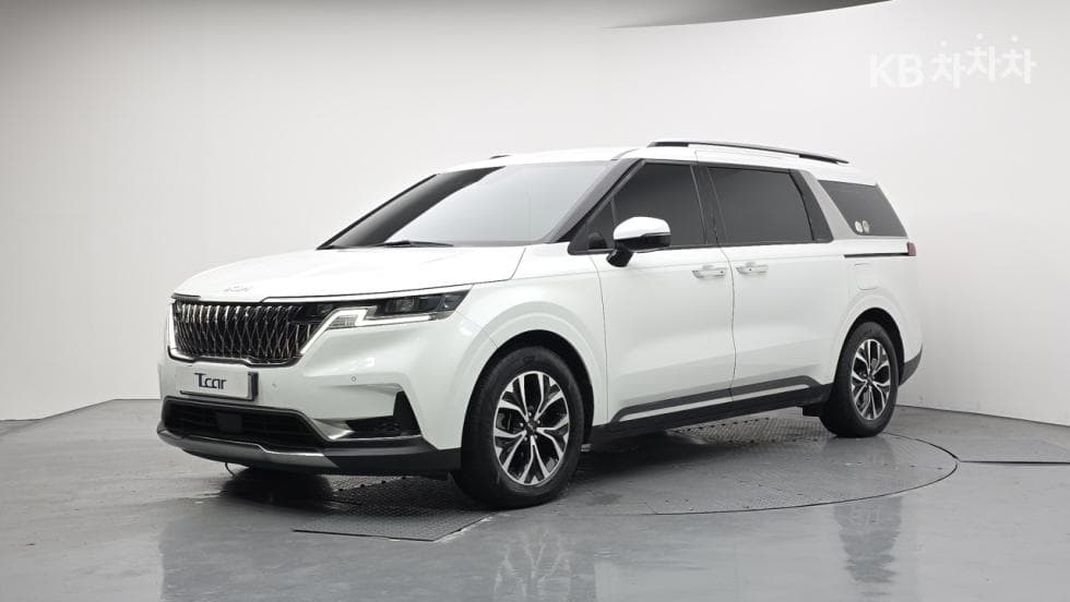 Kia Carnival 4th generation D2.2 9-seater Noblesse - Image 1