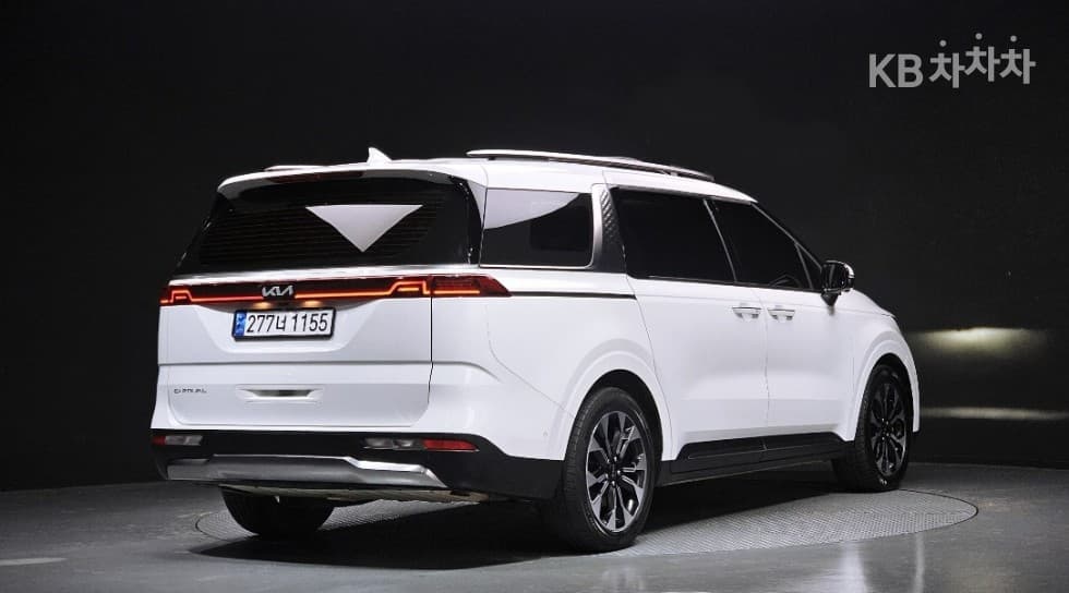 Kia Carnival 4th generationD2.2 9-seater Noblesse - 2