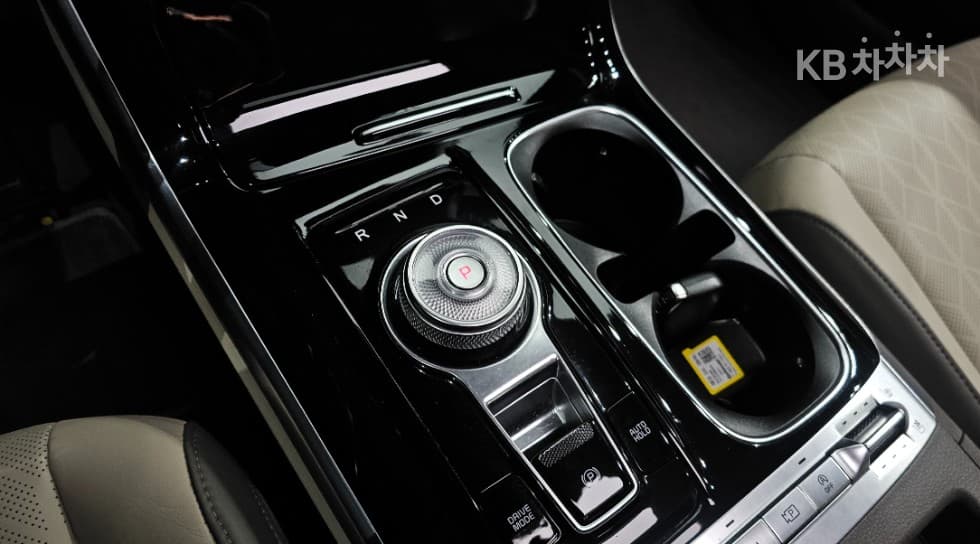 Kia Carnival 4th generationD2.2 9-seater Noblesse - 9