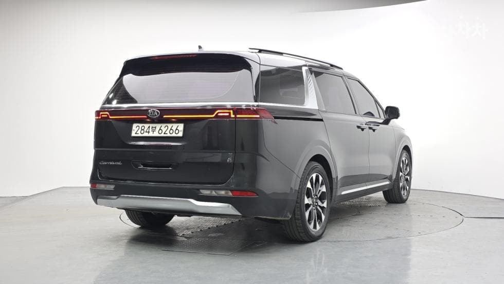 Kia Carnival 4th generationD2.2 9-seater Signature - 2