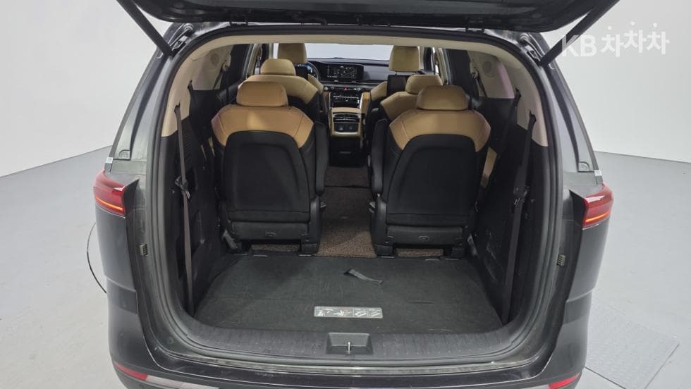 Kia Carnival 4th generationD2.2 9-seater Signature - 8