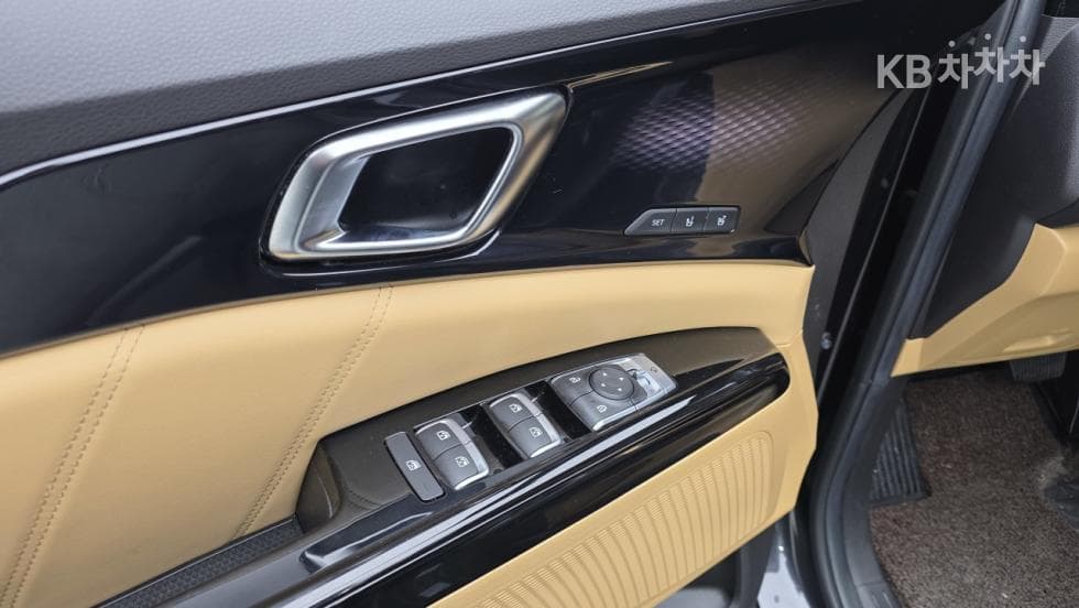 Kia Carnival 4th generationD2.2 9-seater Signature - 11