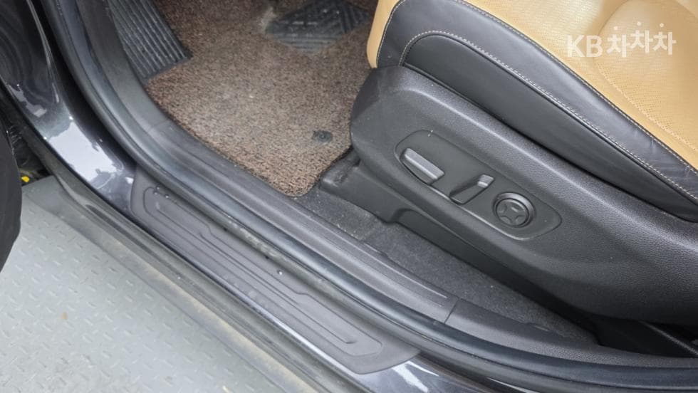 Kia Carnival 4th generationD2.2 9-seater Signature - 12