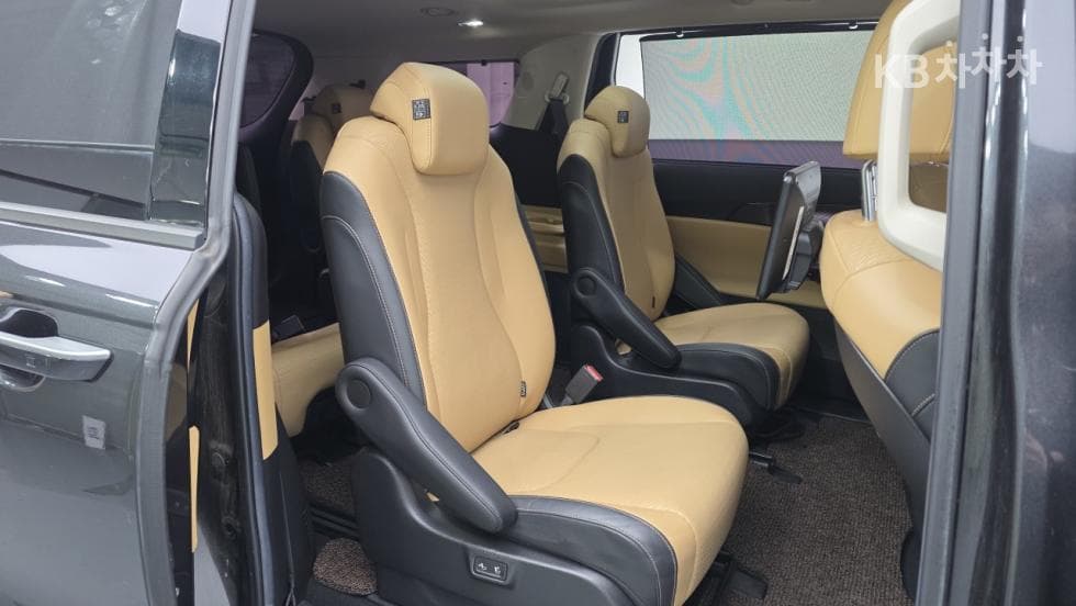 Kia Carnival 4th generationD2.2 9-seater Signature - 22