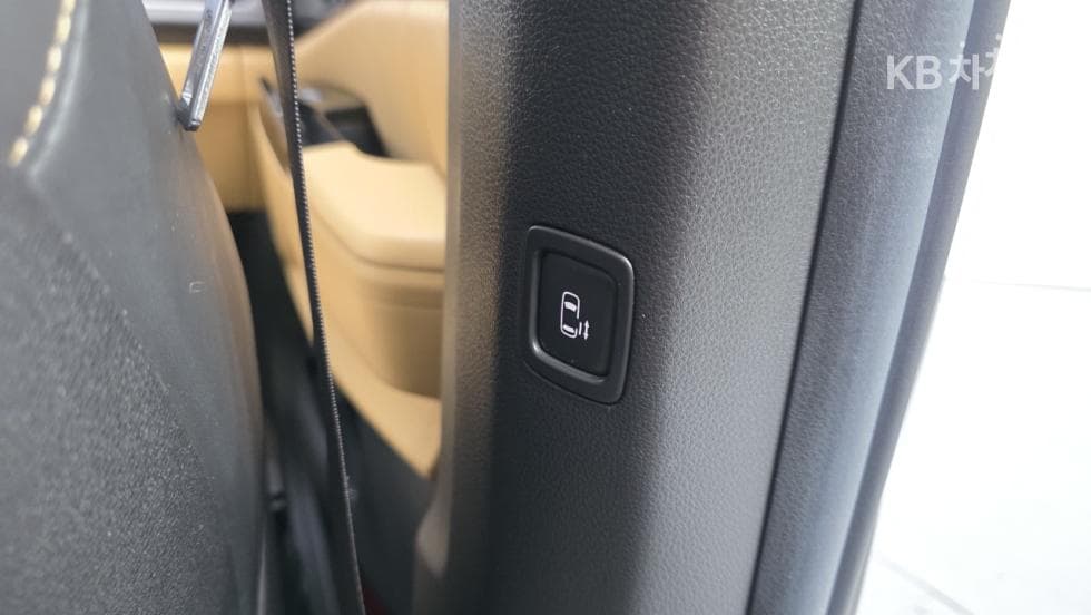 Kia Carnival 4th generationD2.2 9-seater Signature - 23