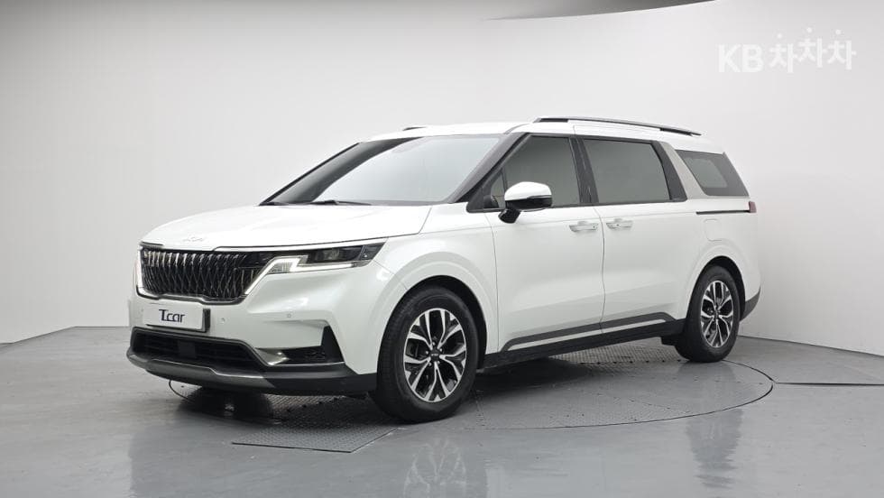 Kia Carnival 4th generation D2.2 9-seater Noblesse - Image 1