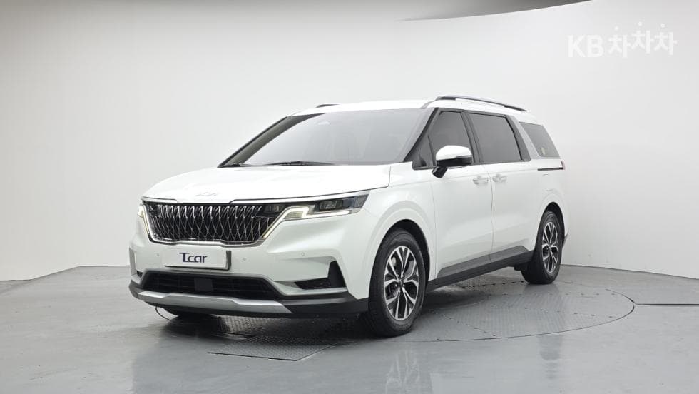 Kia Carnival 4th generation D2.2 9-seater Prestige - Image 1