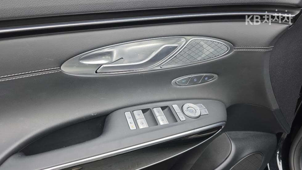 Genesis GV70Gasoline 2.5T AWD - 16