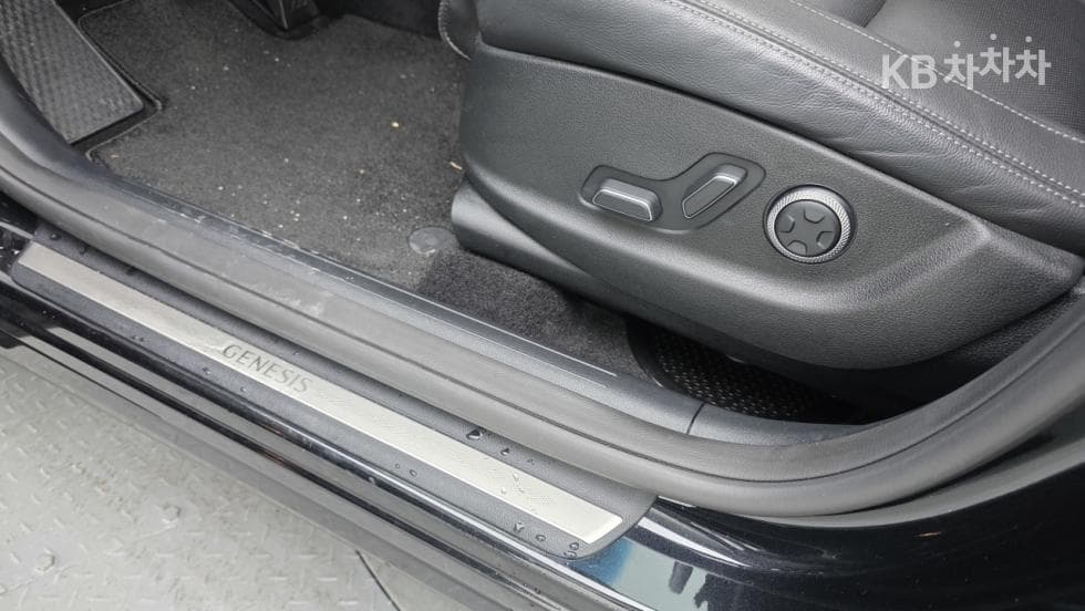 Genesis GV70Gasoline 2.5T AWD - 17