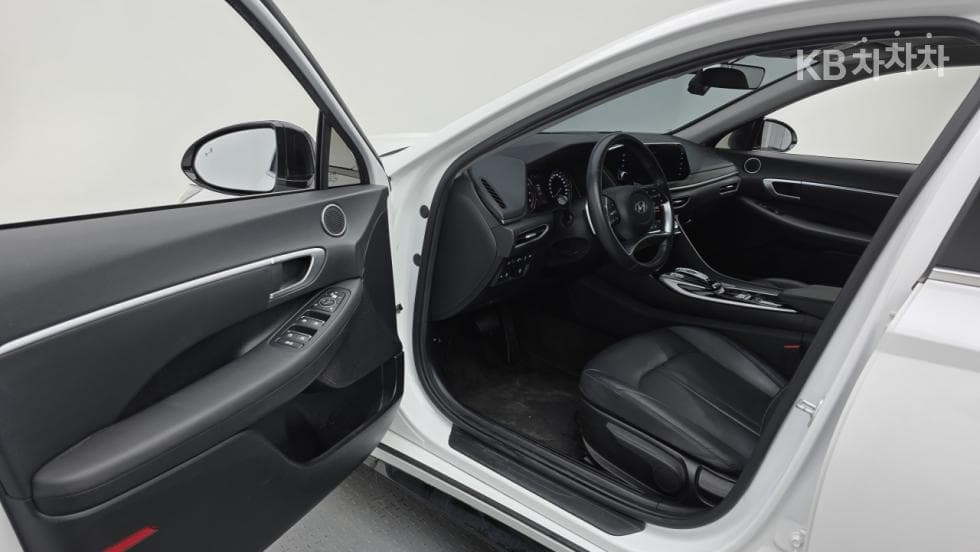 Hyundai Sonata (DN8)2.0 Modern - 13