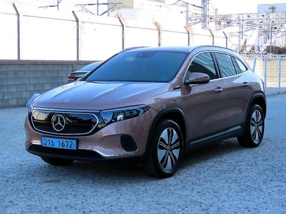 Mercedes-Benz EQA (H243) EQA 250 AMG Package - Image 1