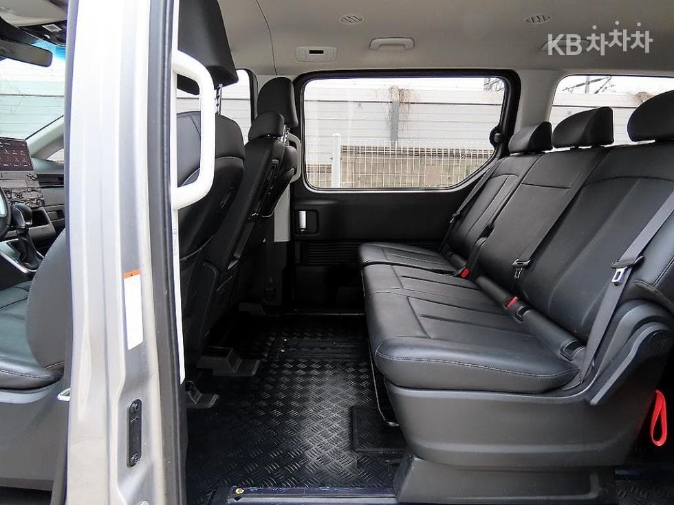 Хюндай Staria2.2 Турер 11 AWD Modern - 6