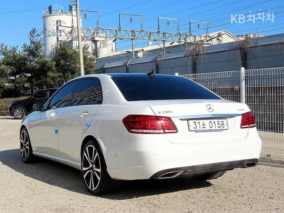 Mercedes-Benz Нов E-КласE220 블루텍 Авангард 스포츠 W212 - 3