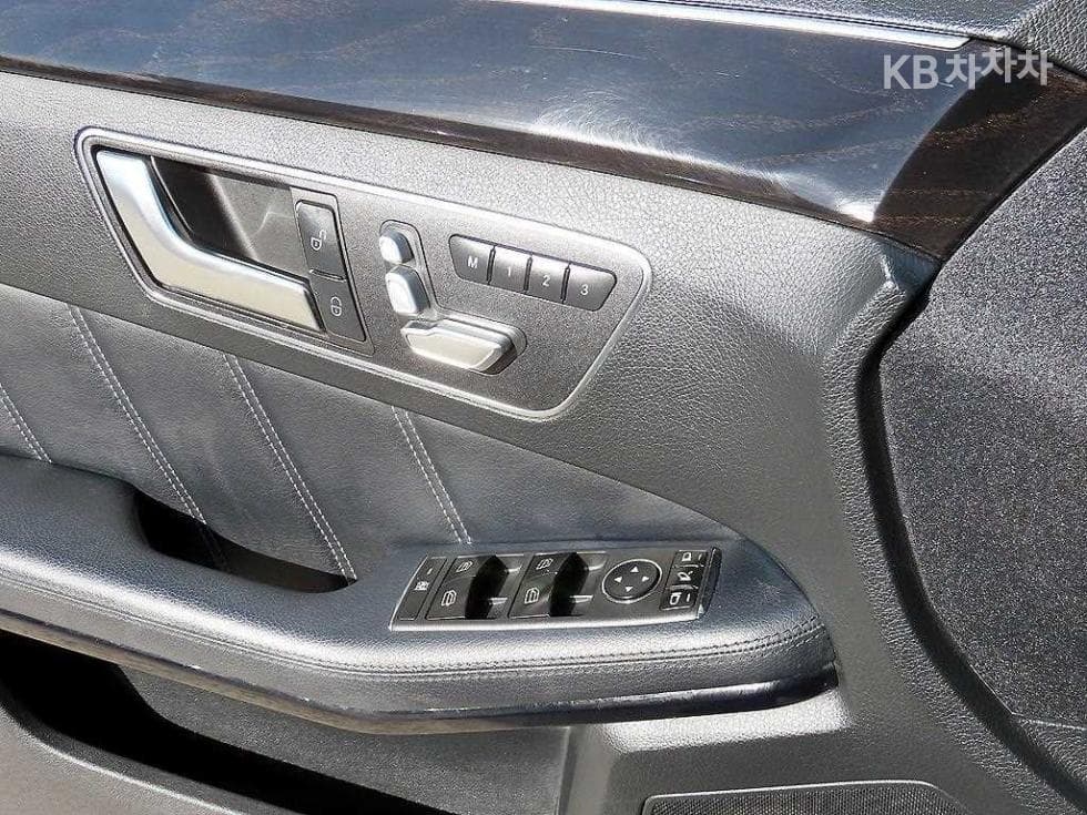 Mercedes-Benz Нов E-КласE220 블루텍 Авангард 스포츠 W212 - 12