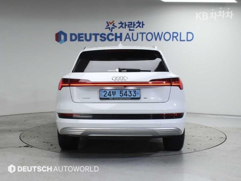 Ауди e-tron55 quattro Стандартен - 4