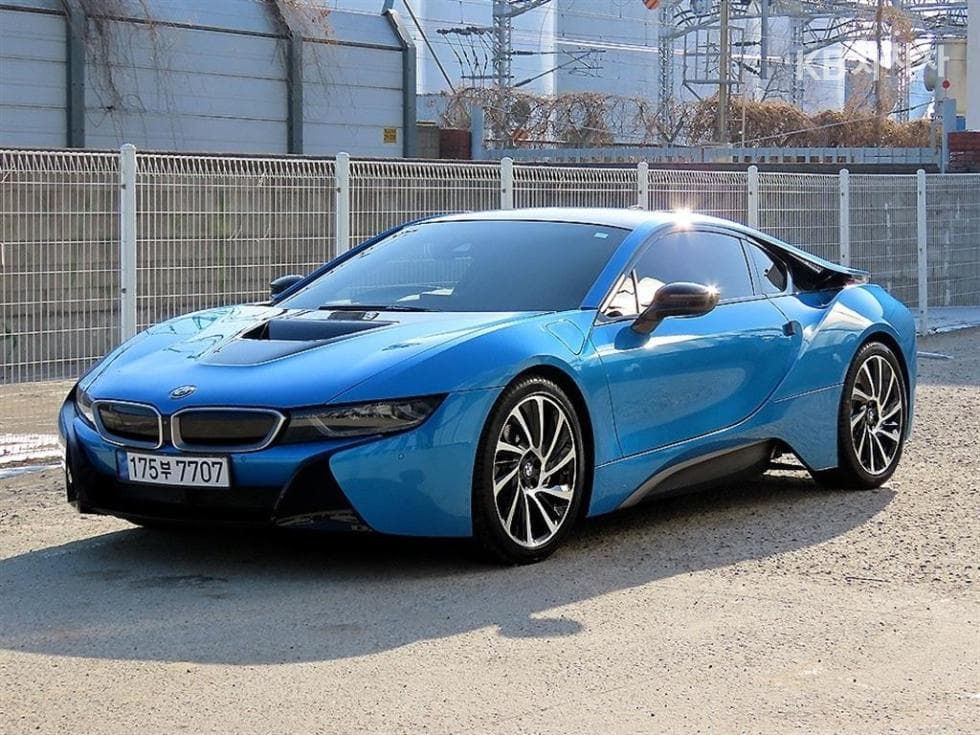 BMW i8 1.5 Купе Хибрид - Image 1