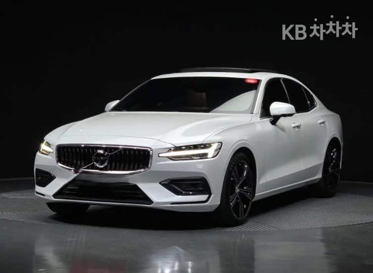 Volvo S60 3-토 поколение 2.0 B5 Inscription - Image 1