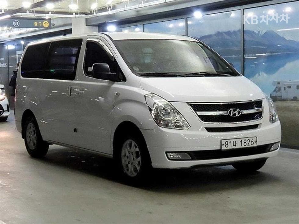 Hyundai Grand Starex 5-seater Van CVX Luxury - Image 1