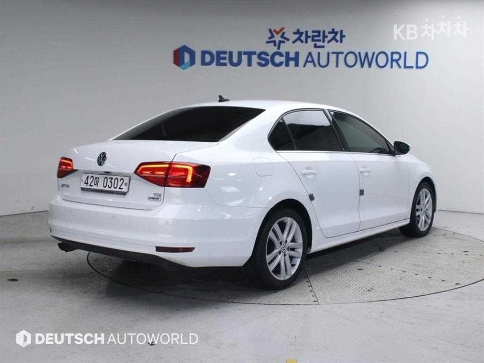 Volkswagen Нов Jetta2.0 Турбо Дизел Инжекция BlueMotion 6세대 Premium - 2