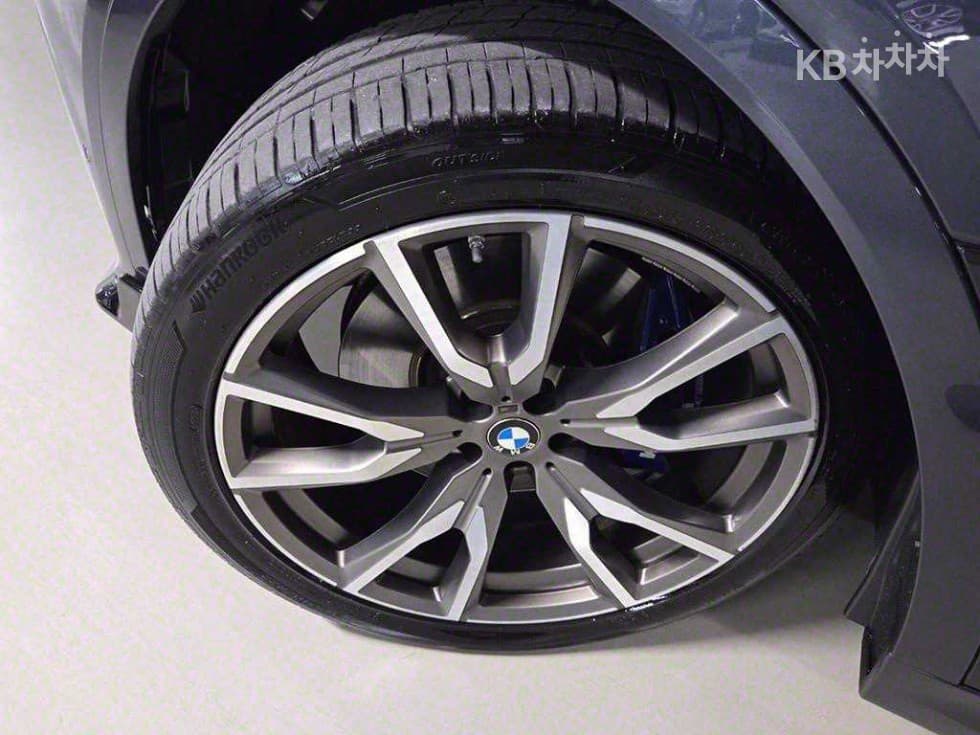 BMW X7(G07)M50i Standard - 20