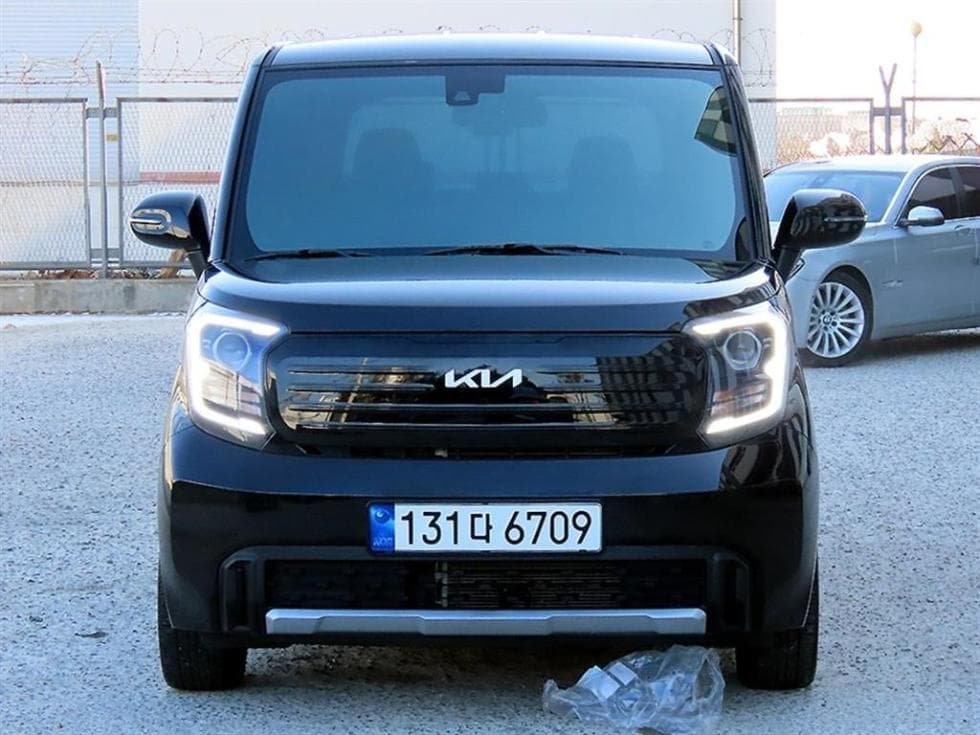 Kia The New (facelift) Kia Ray (van)1.0 Gasoline Signature
