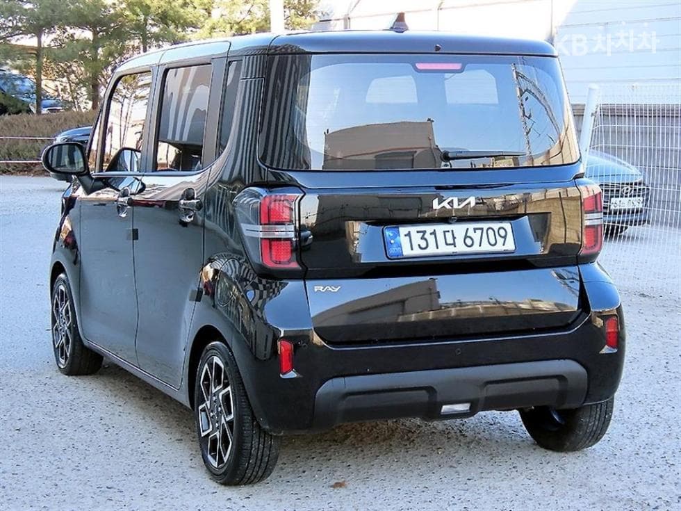 Kia The New (facelift) Kia Ray (van)1.0 Gasoline Signature - 3