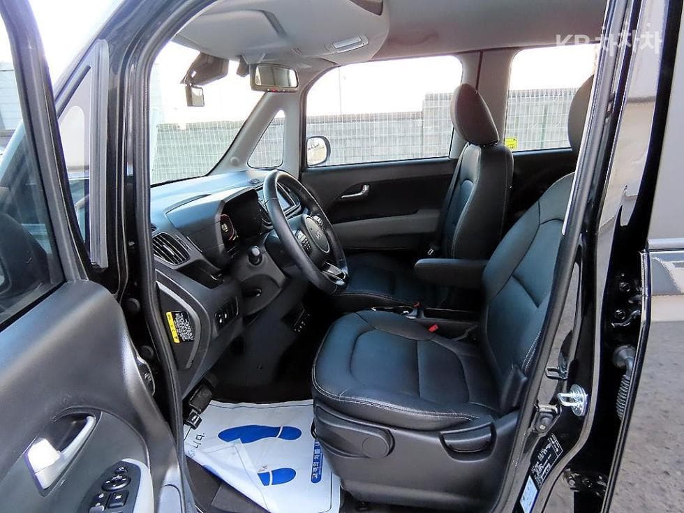 Kia The New (facelift) Kia Ray (van)1.0 Gasoline Signature - 5