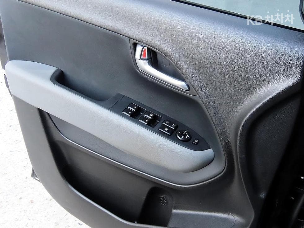 Kia The New (facelift) Kia Ray (van)1.0 Gasoline Signature - 11