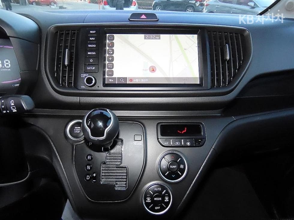 Kia The New (facelift) Kia Ray (van)1.0 Gasoline Signature - 14