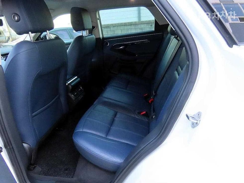 Land Rover New Range Rover Evoque2.0 P250 Launch Edition - 6