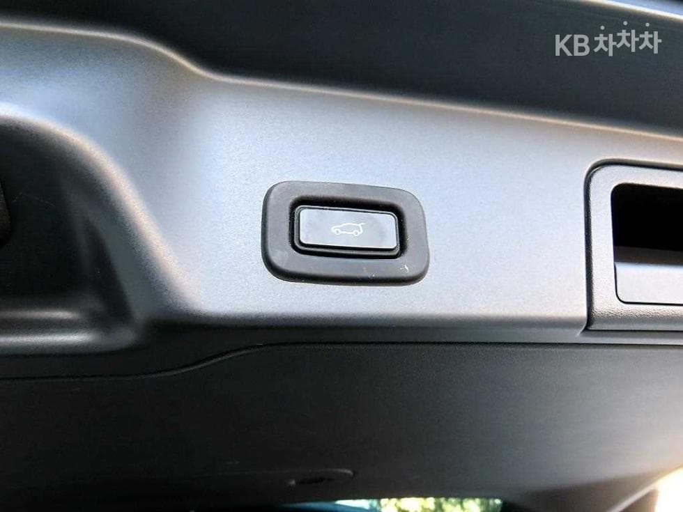 Land Rover New Range Rover Evoque2.0 P250 Launch Edition - 15