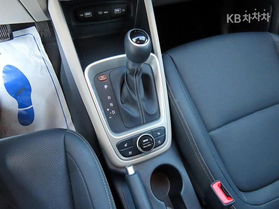 Hyundai VenueGasoline 1.6 Modern - 10